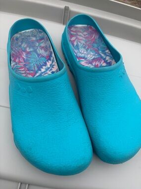 Blue Rubber Sandel Clogs
